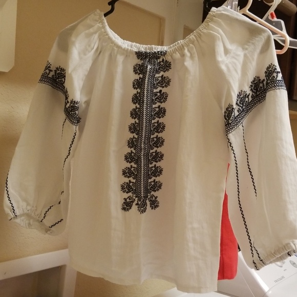 Embroidered blouse - Picture 5 of 6